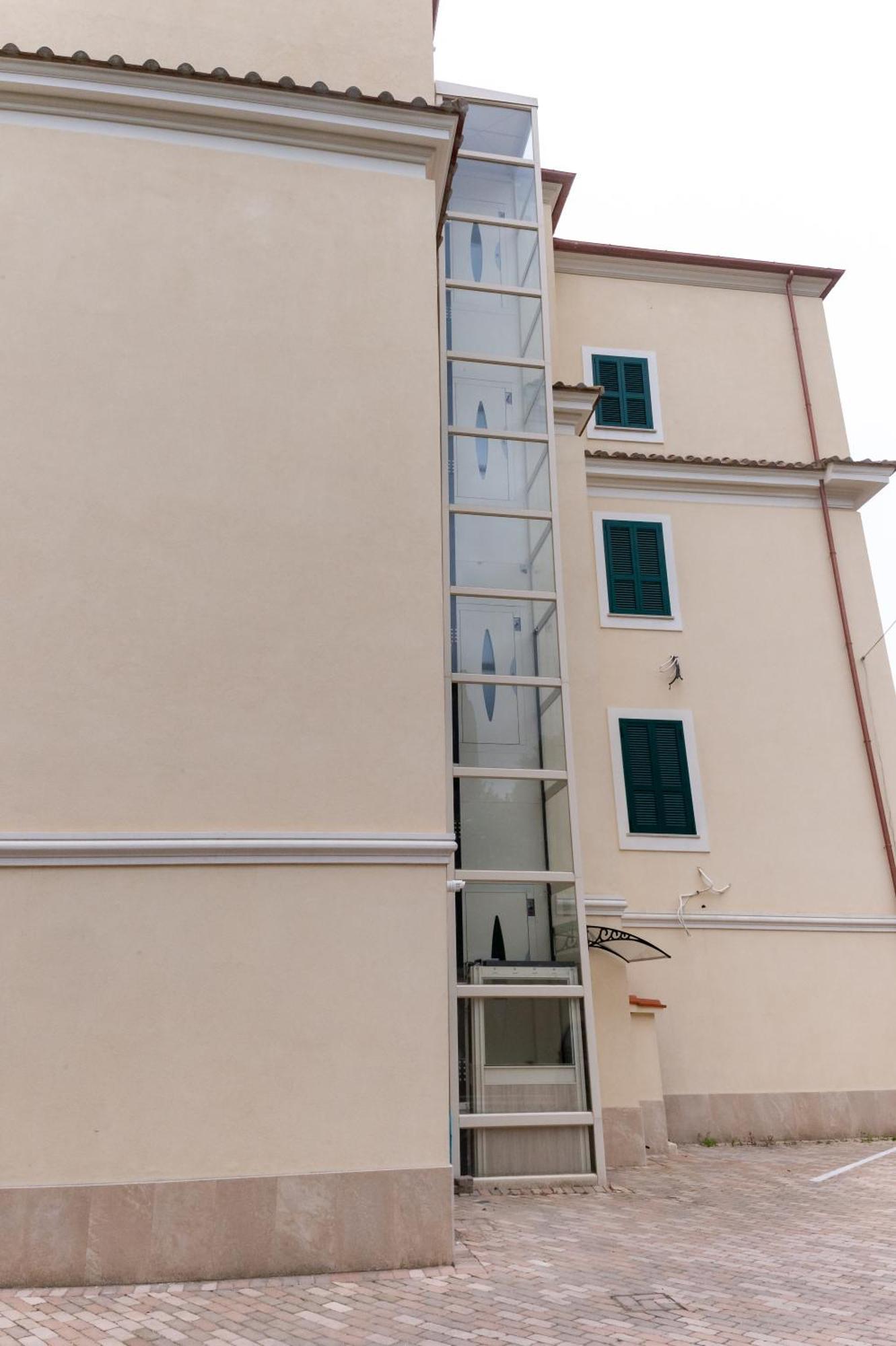 Abitare Il Tempo-Elegante E Moderno-Ad 1 Bus Da Roma Apartman Velletri Kültér fotó